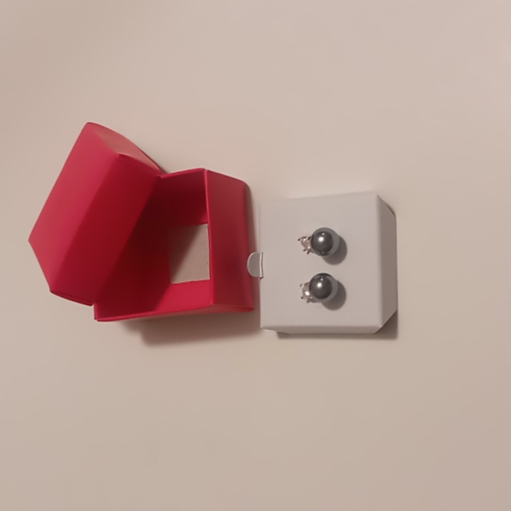 Grey Pearly Earrings